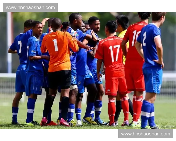 中叙足球赛精彩对决两队鏖战激烈场面展现技战术水平 中叙足球赛精彩对决两队鏖战激烈场面展现技战术水平