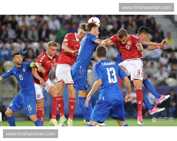 足球赛场上的激烈较量：从战术布局到球员表现的全面解析